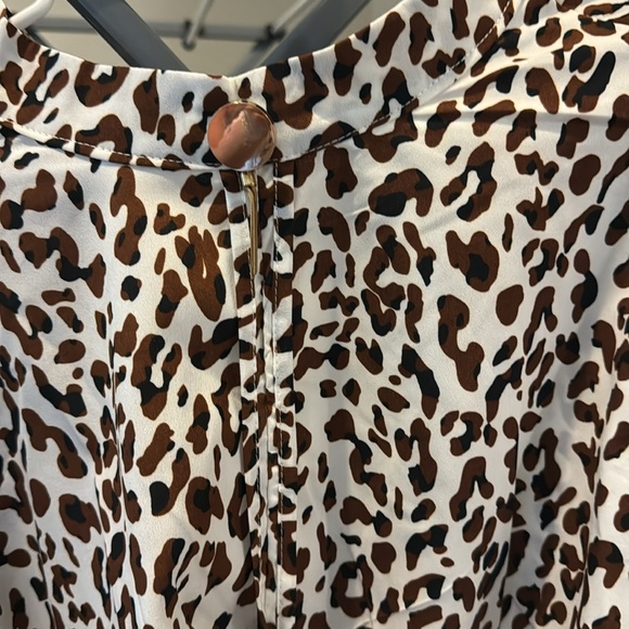 Cow print blouse - Picture 2 of 4